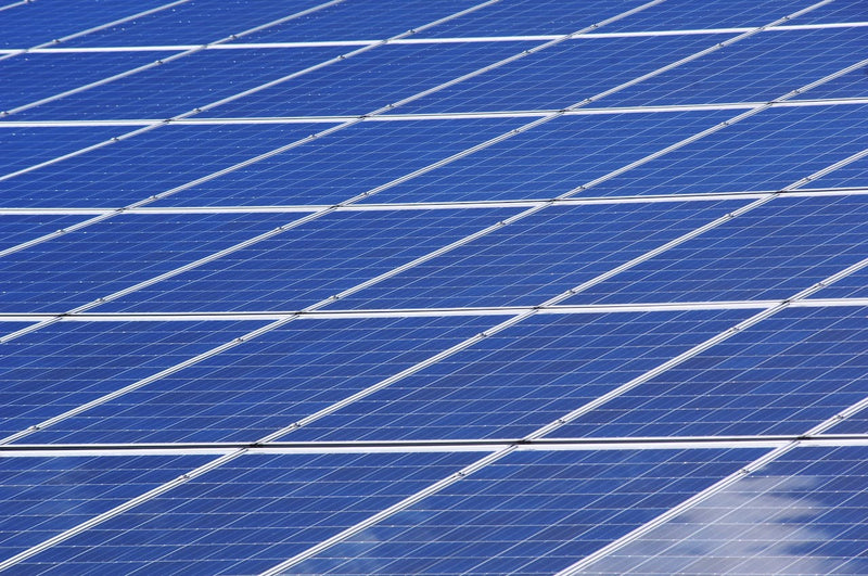 Hoe werkt een doorstroomboiler samen met zonnepanelen?